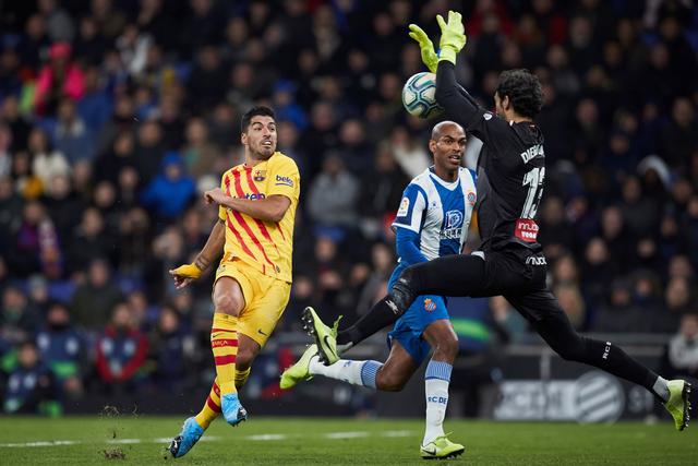 拉塞尔44分字母哥三双 湖人险胜雄鹿重回第九